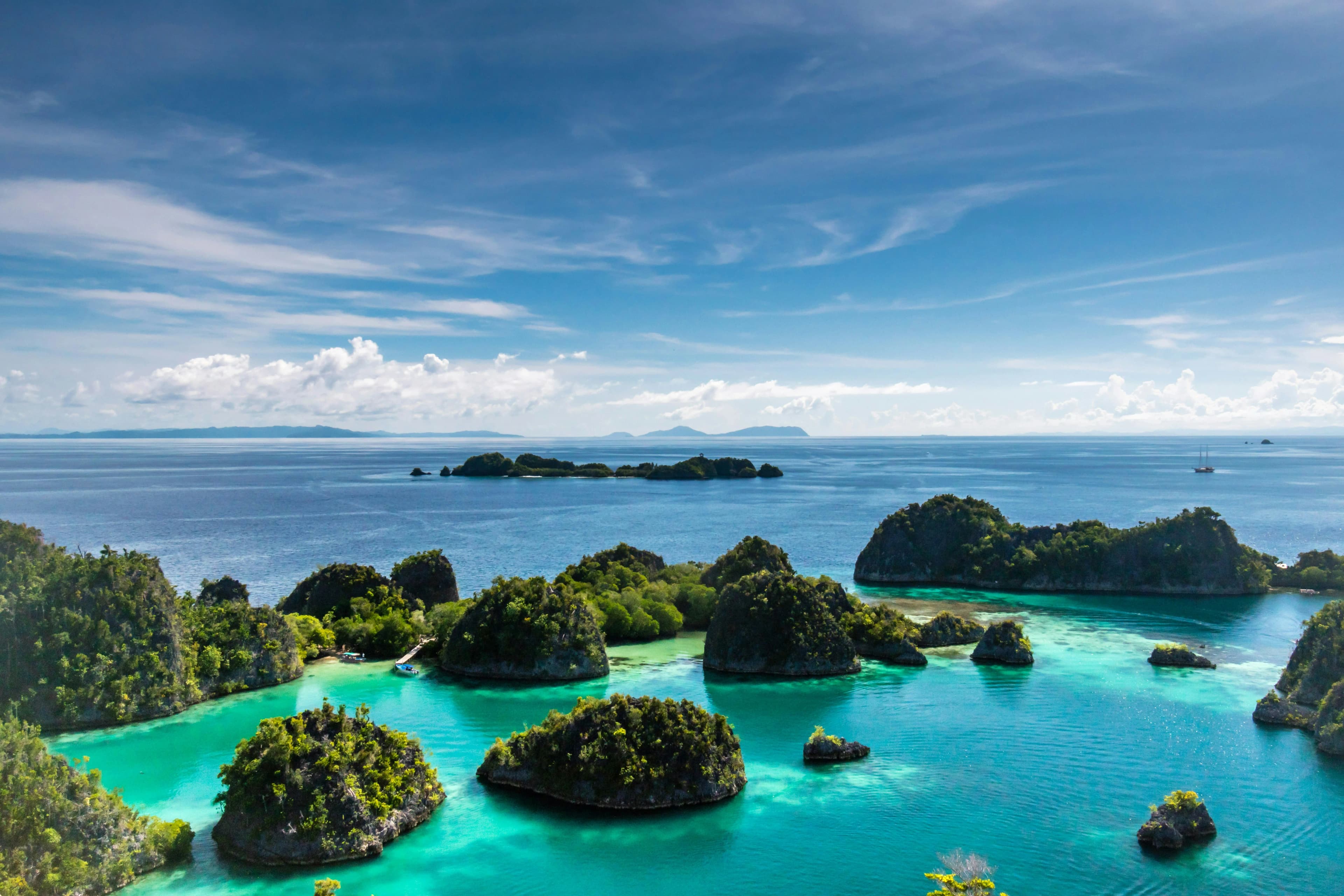 Pemandangan Kepulauan Raja Ampat dari atas