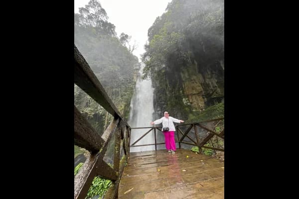 Gunung Bromo saat matahari terbit, Jawa Timur Gunung Bromo saat matahari terbit, Jawa Timur